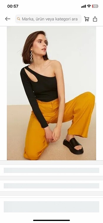 s Beden siyah Renk Omuzu açık pencere detaylı crop top