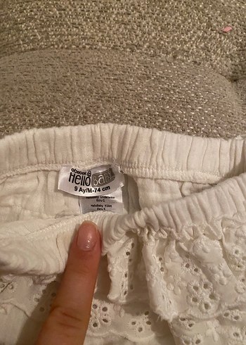 Beyaz Nakışlı Fırfırlı Bebek Kız Takımı - Görsel 2