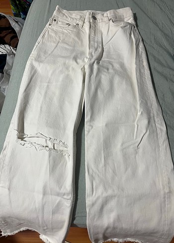 Beyaz Yırtık Detaylı Geniş Paça Kadın Kot Pantolon