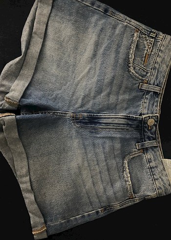 40 Beden Stradivarius inditex gevşek kesim kot şort
