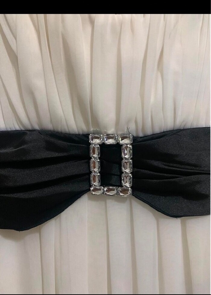 Sıfır Etiketi Üzerinde Gece Elbisesi - Görsel 2