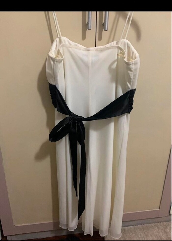 Sıfır Etiketi Üzerinde Gece Elbisesi - Görsel 3