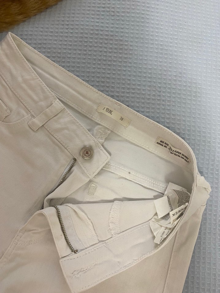 Ekru Dantel Detaylı Slim Jean — görsel 3/8