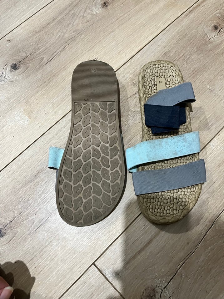 Yazlık sandalet giyilmedi için lekelendi makinede çıkıyor - Görsel 3