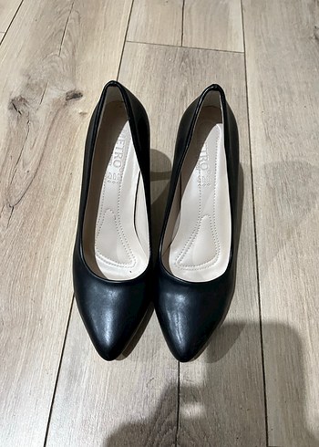 Siyah Modern Klasik Stiletto Topuklu Kadın Ayakkabı - Görsel 3