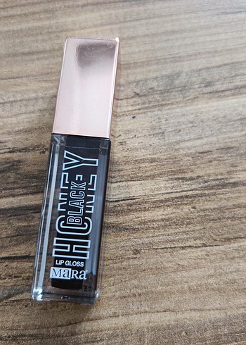 MaRa Siyah High Gloss Dudak Parlatıcısı