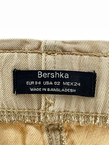 34 Beden kahverengi Renk Bershka Mini Şort %70 İndirimli.
