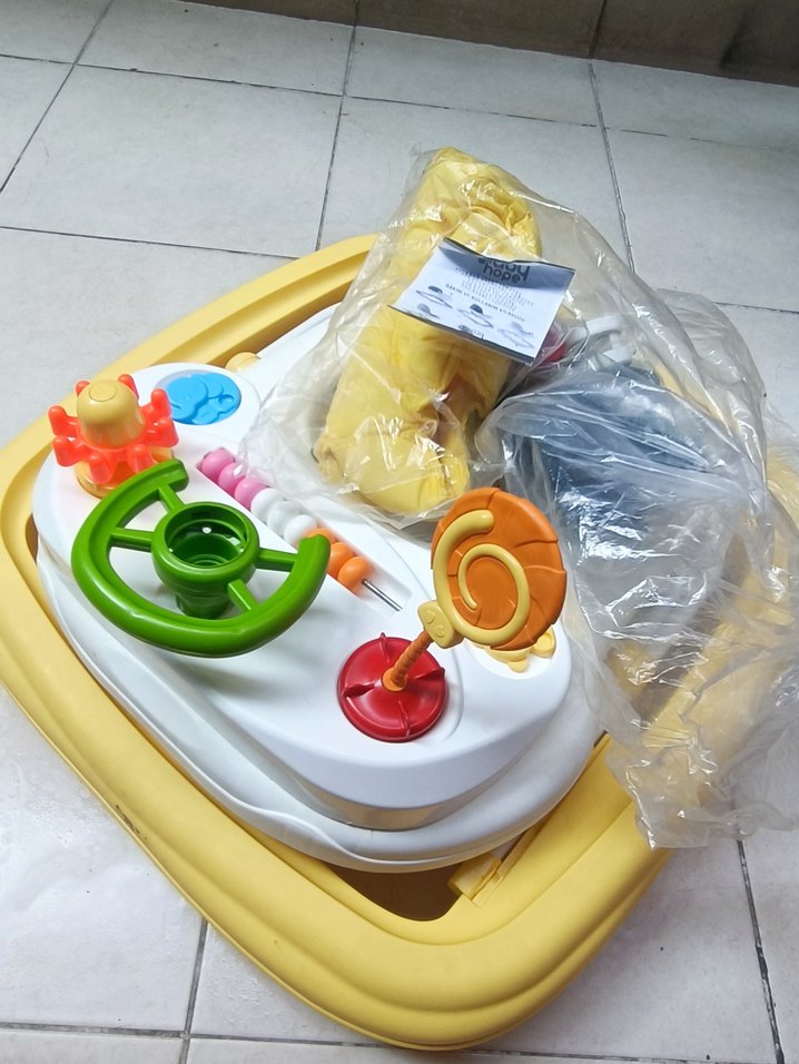 Sarı Renkli Bebek Yürüteci - Görsel 2