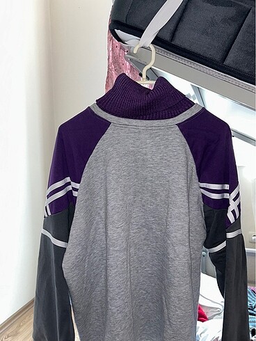 Diğer Boğazlı Sweatshirt