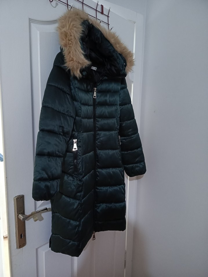 MANGO Kürklü Kapüşonlu Uzun Şişme Mont - Görsel 4