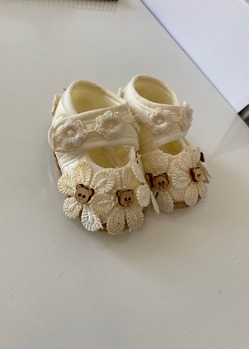 Nakışlı Beyaz Örgü Bebek İlk Adım Ayakkabısı
