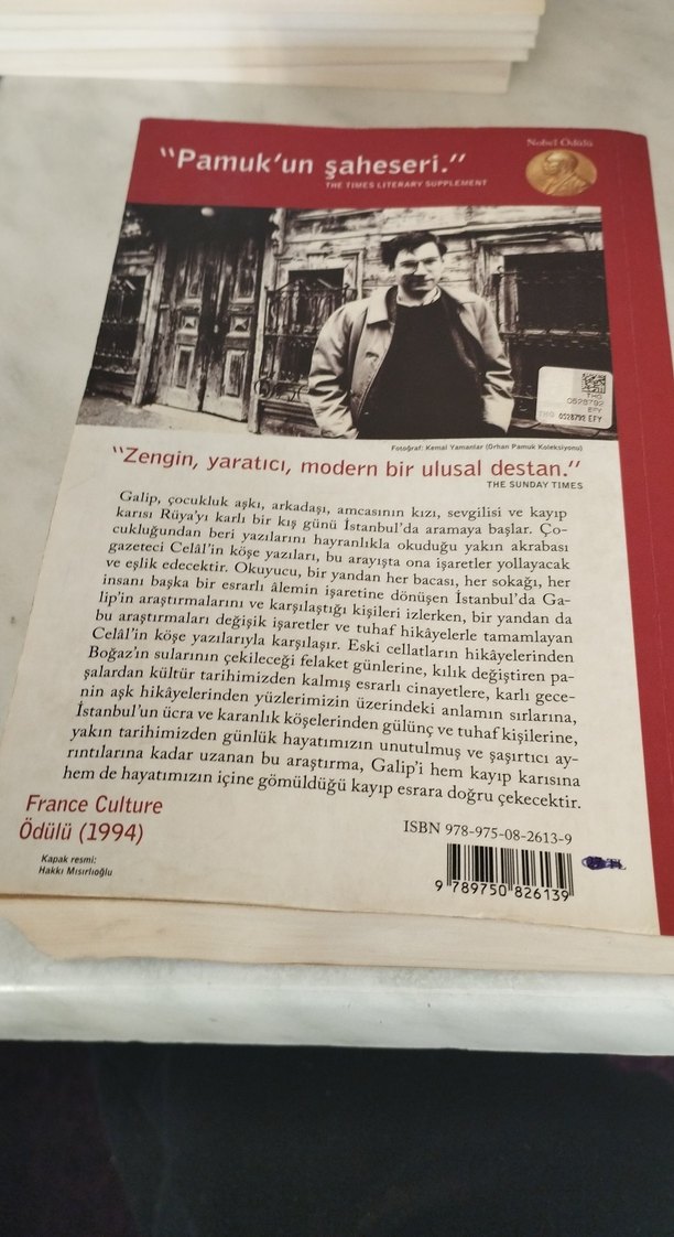 Orhan Pamuk Kara Kitap Roman - Görsel 2