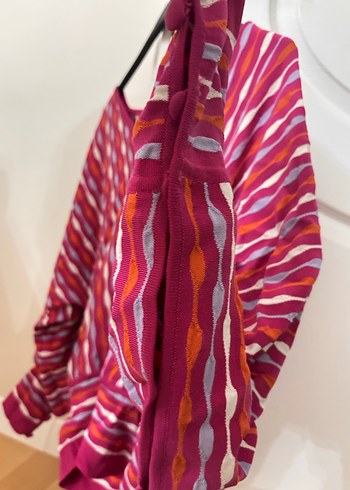 V Yaka Renkli Batik Desenli Kadın Kazak - Görsel 3