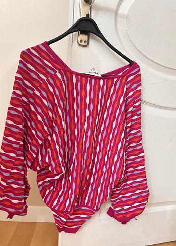 V Yaka Renkli Batik Desenli Kadın Kazak - Görsel 2