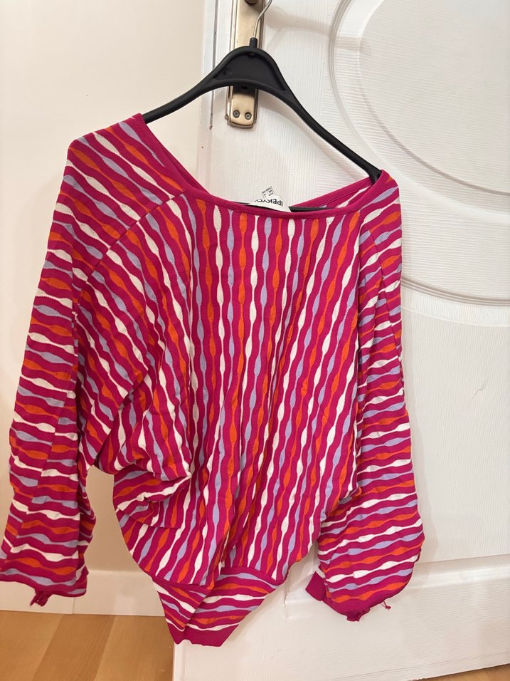 V Yaka Renkli Batik Desenli Kadın Kazak - Görsel 2