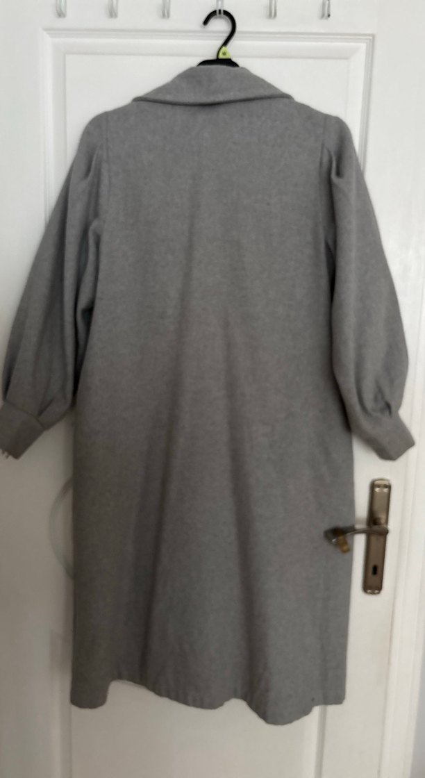 Gri Düğmeli Uzun Kaban - Görsel 4