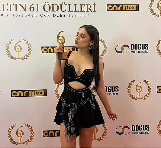 Zeynep tosun yıldızlı Elbise