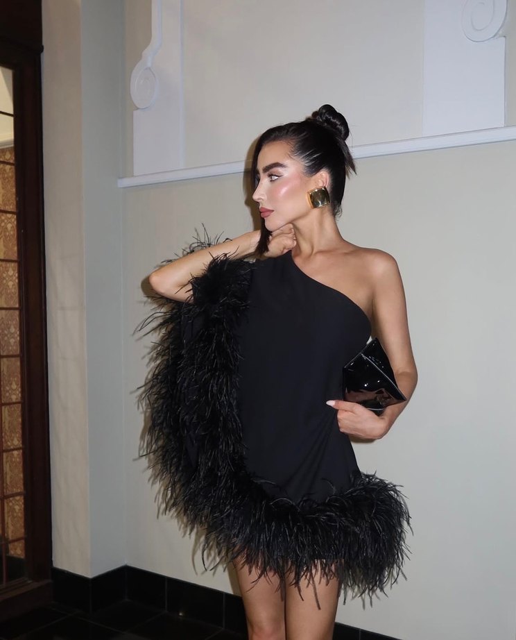 New Arrivals Siyah Tüy Detaylı Tek Omuz Elbise - Görsel 2