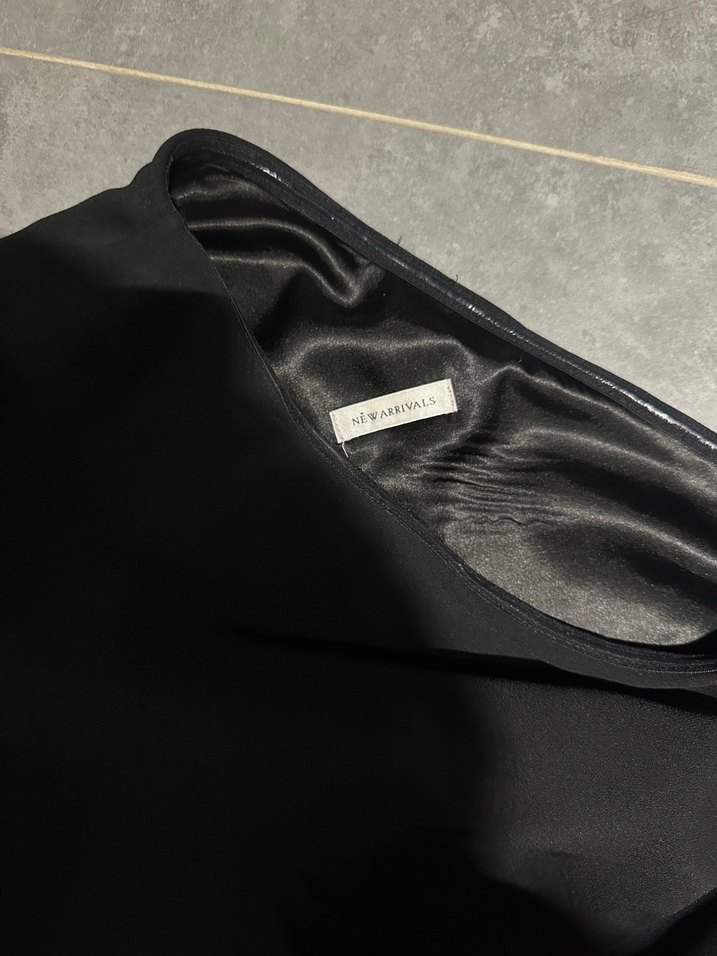 New Arrivals Siyah Tüy Detaylı Tek Omuz Elbise - Görsel 3