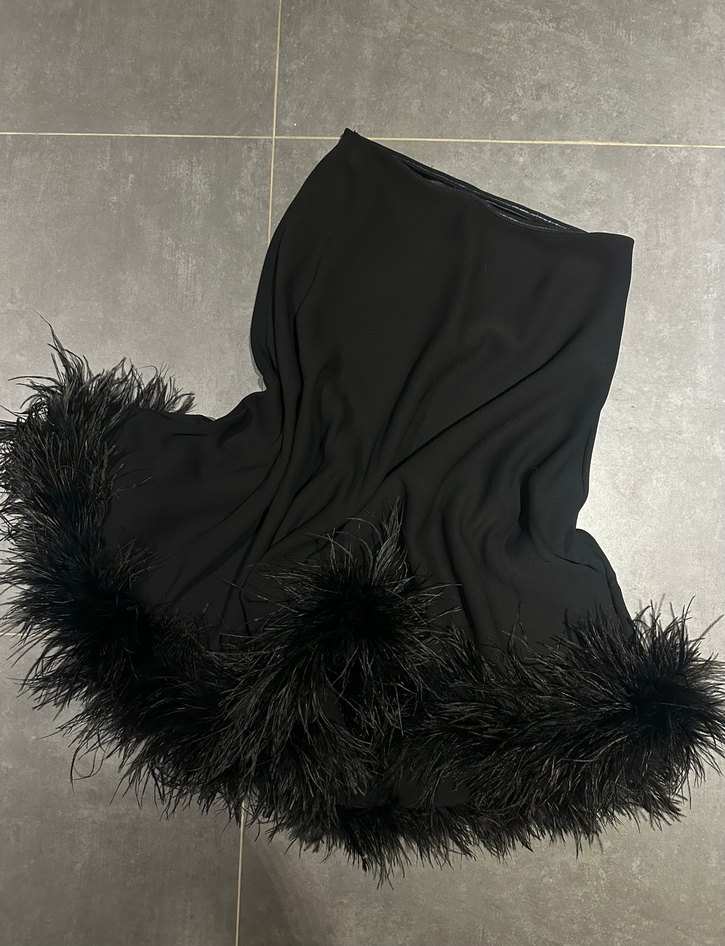 New Arrivals Siyah Tüy Detaylı Tek Omuz Elbise - Görsel 4