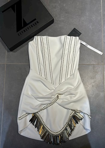 Zeynep Tosun beyaz mini elbise - Görsel 4