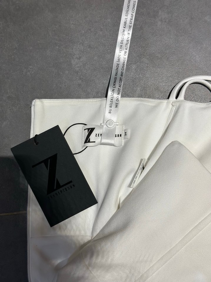 Zeynep Tosun beyaz mini elbise - Görsel 5