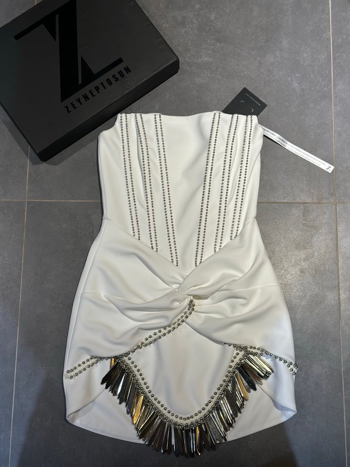 Zeynep Tosun Beyaz Mini Straplez Elbise - Görsel 4