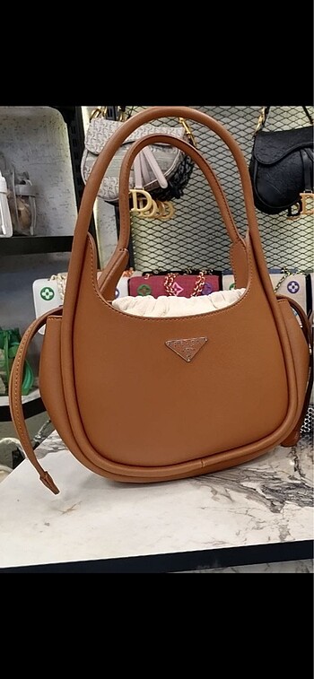 Prada canta