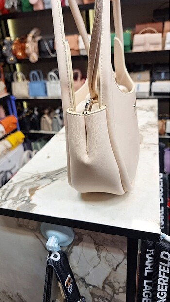 Prada Prada canta