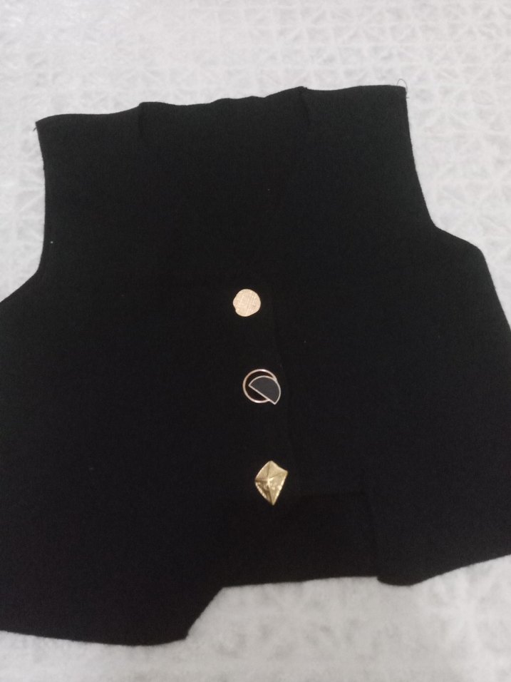 Düğmeli Siyah Kısa Kadın Yelek - Görsel 2