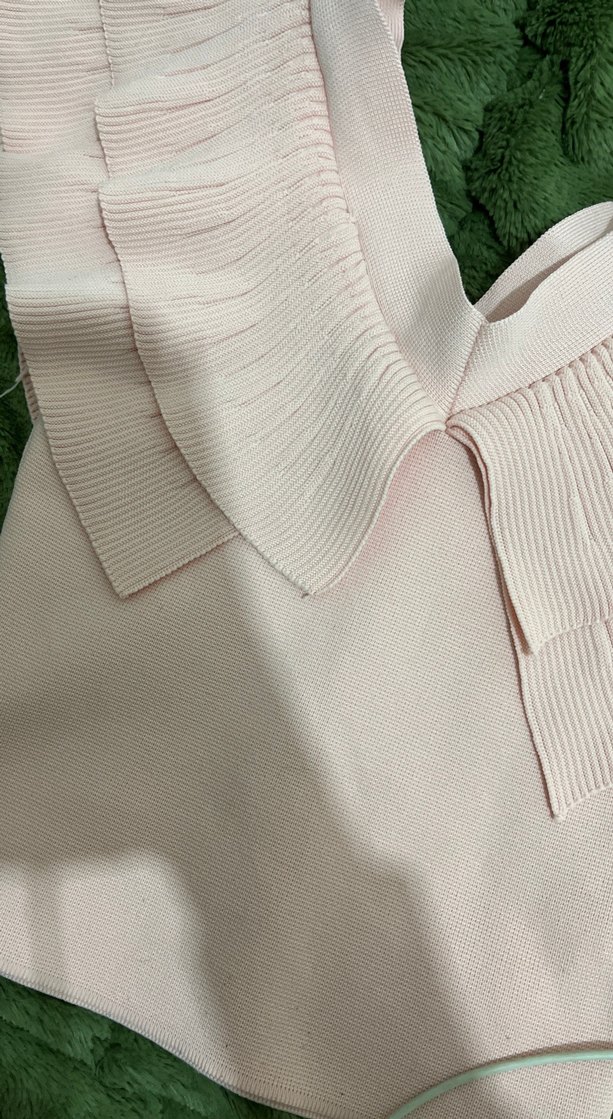 Pembe V Yaka Fırfırlı Kolsuz Bluz - Görsel 2