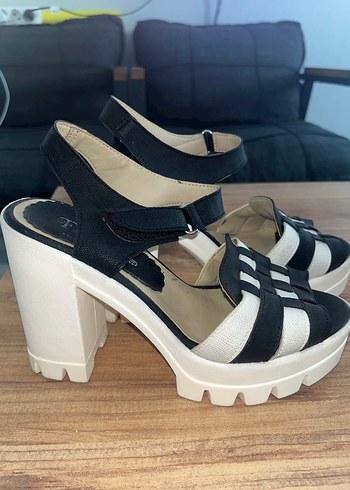Beyaz Siyah Zebra Desenli Platform Topuklu Kadın topuklu ayakkab