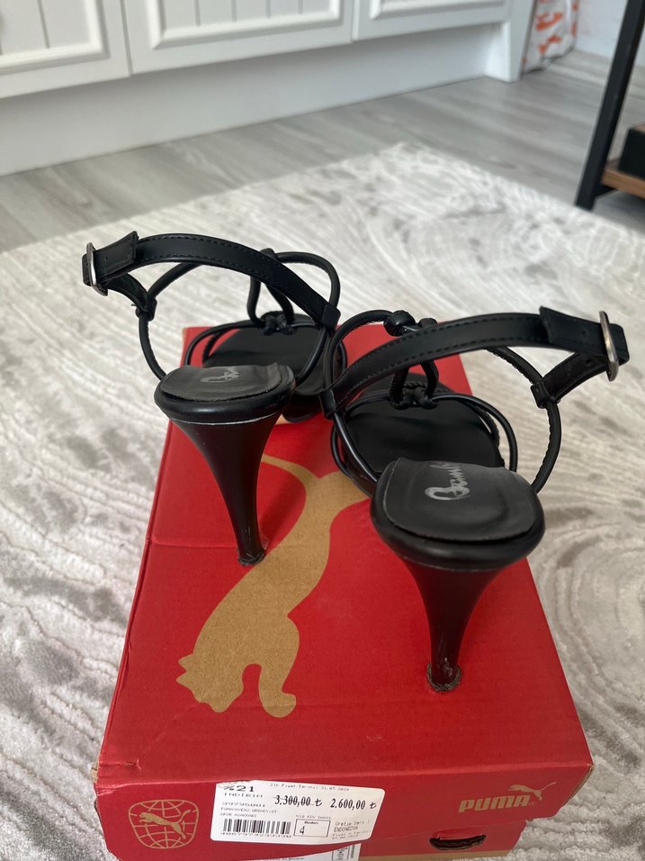 Tokalı Siyah Kadın Topuklu Ayakkabı - Görsel 4