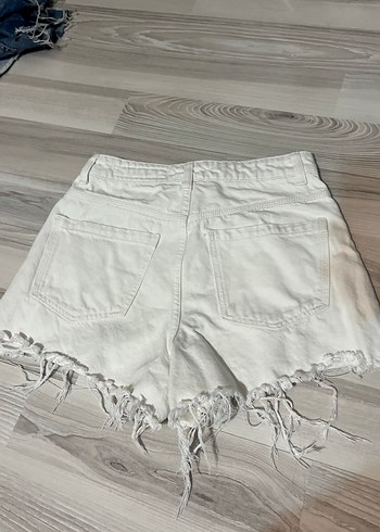 Bershka Kadın Beyaz Denim Mini Şort Rahat Kesim