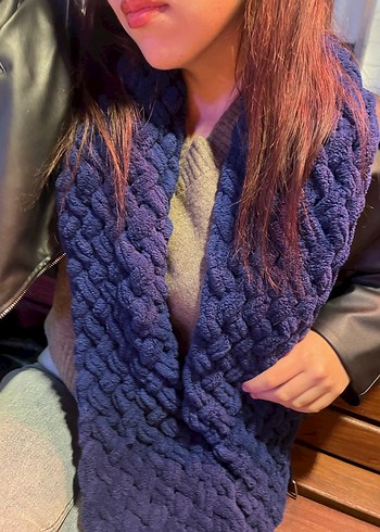 Kadın Gri Örgü Sokak Stili Atkı - Görsel 2