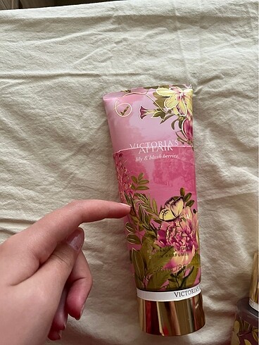Beden victoria secret floral affair set