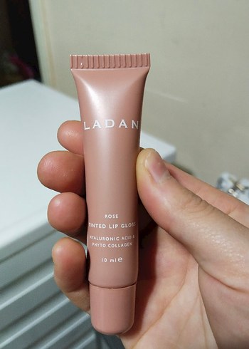 Ladan Pastel Bej Dudak Parlatıcısı