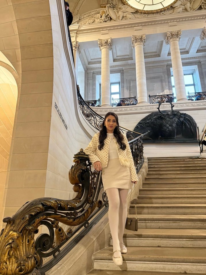 Gold ithal otriş detaylı tüylü pullu ceket - Görsel 2