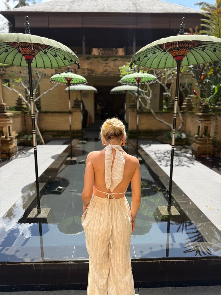 Bej V Yakalı Bağlamalı Keten Crop Top ve pantolon takım - Görsel 2