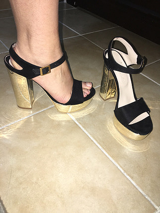 Abiye topuklu ayakkabı, gold siyah renk