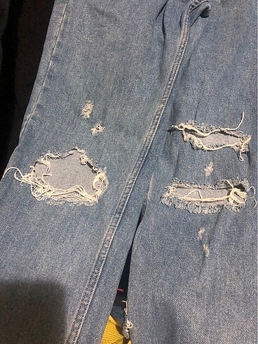 Bershka Yırtık pantalon