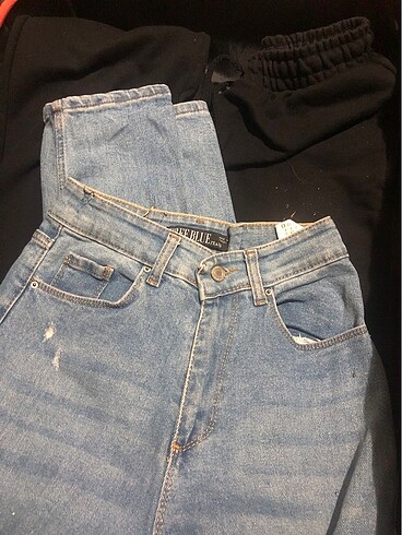 Yırtık pantalon