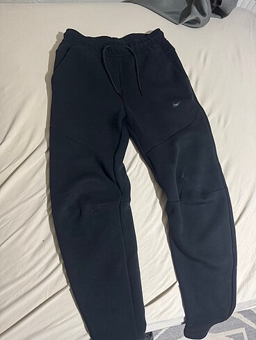 nike tech jogger black