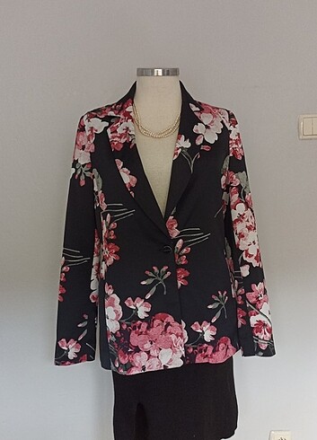 Zara Pembe çiçek desenli ceket