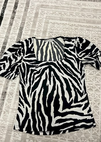 Zebra Desenli Kısa Kollu Bluz