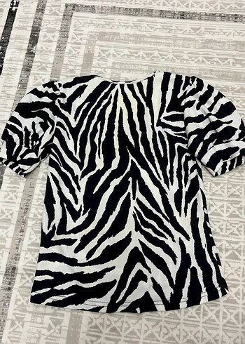 Diğer Zebra Desenli Kısa Kollu Bluz