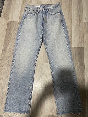 Zara Zara jeans strahigt model