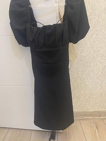 Zara sırt dekolteli siyah mini elbise