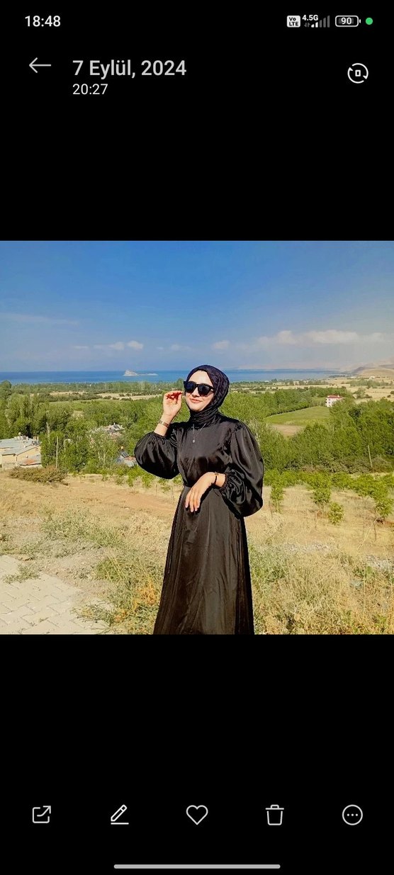 Siyah Uzun Kollu Yüksek Yakalı Kadın Elbise — görsel 2/5