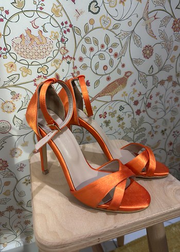 Yüksek Topuklu Turuncu Sandalet - Görsel 2